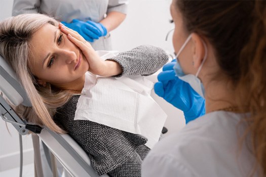 Woman with tooth pain