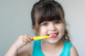 A child brushing her teeth